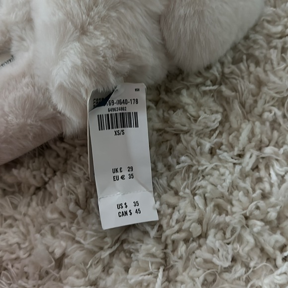 Abercrombie Slippers - Picture 2 of 5